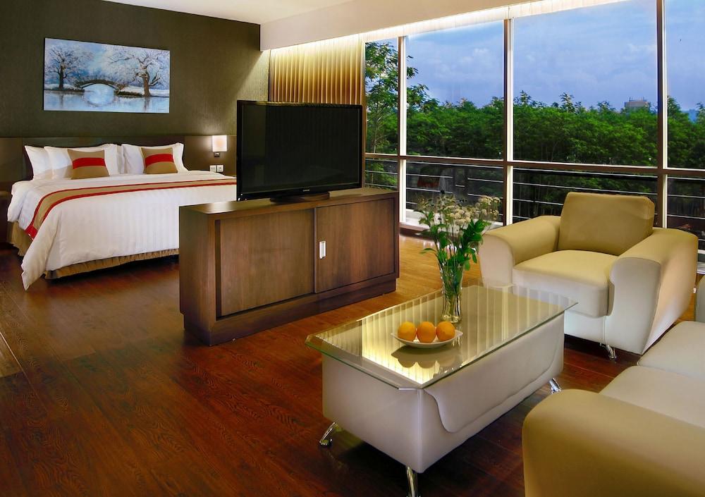 Aston Jember Hotel & Conference Center Экстерьер фото