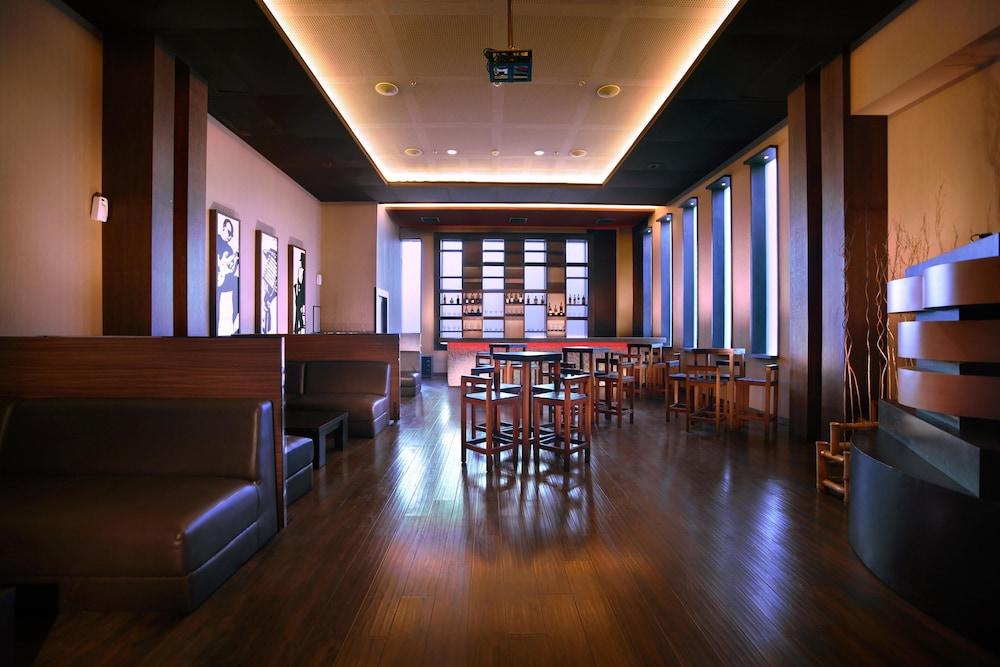 Aston Jember Hotel & Conference Center Экстерьер фото