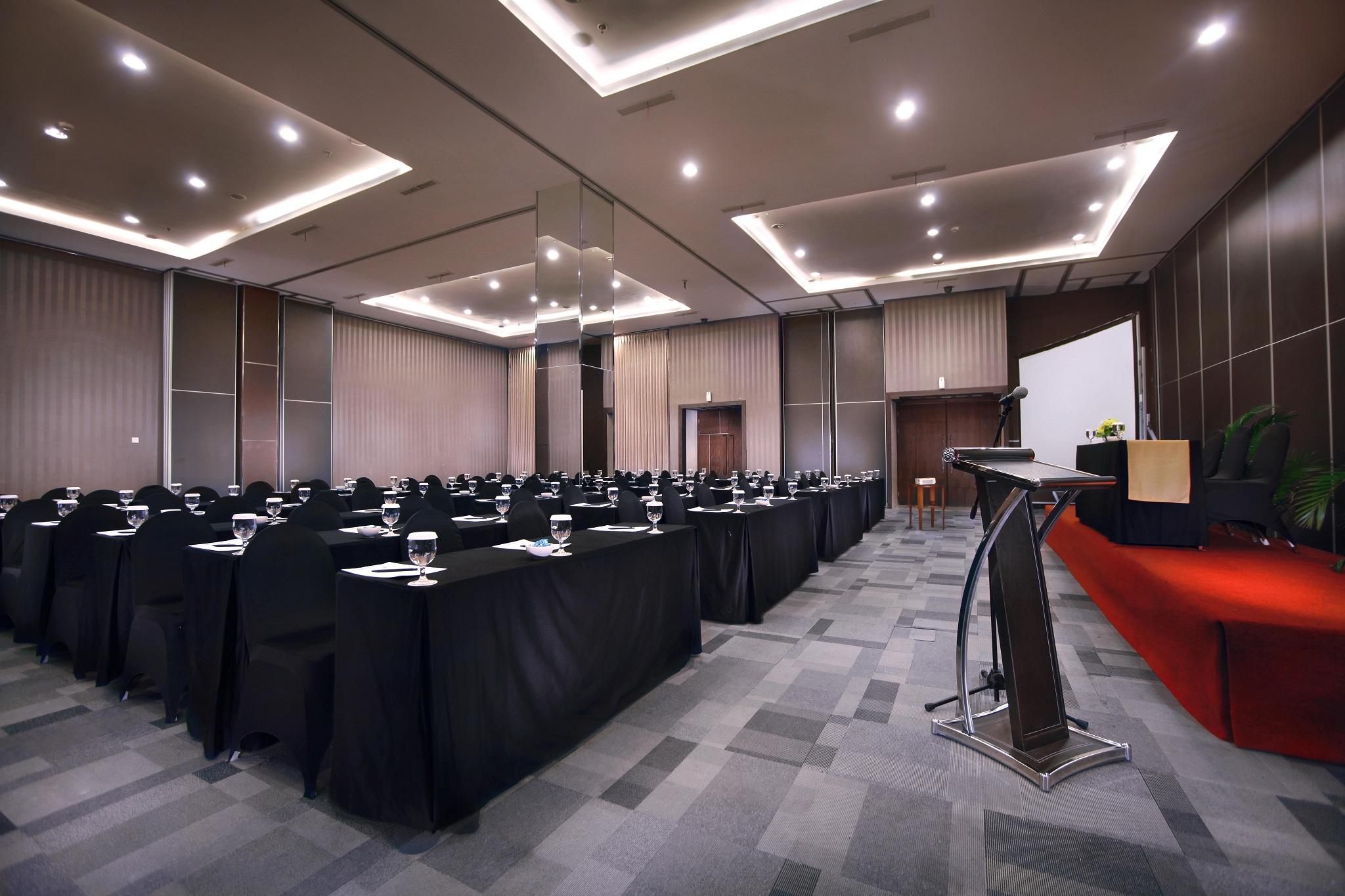 Aston Jember Hotel & Conference Center Экстерьер фото
